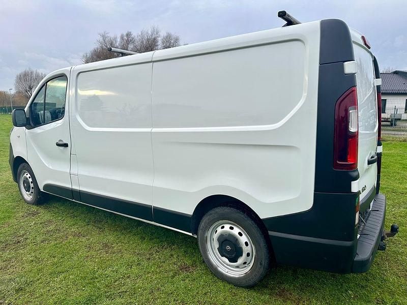 Gebraucht Opel Vivaro 95 PS (69 kW) 2018 Weiß Van / Kleinbus