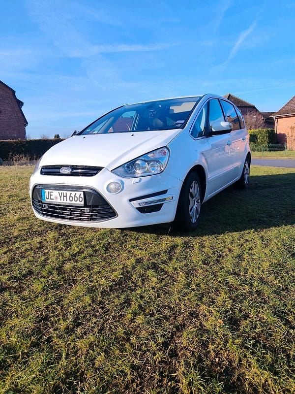 Weiß Gebraucht 2013 Ford S-MAX S Van / Kleinbus | 6.001 € (Guter Preis) - Bild 1/4