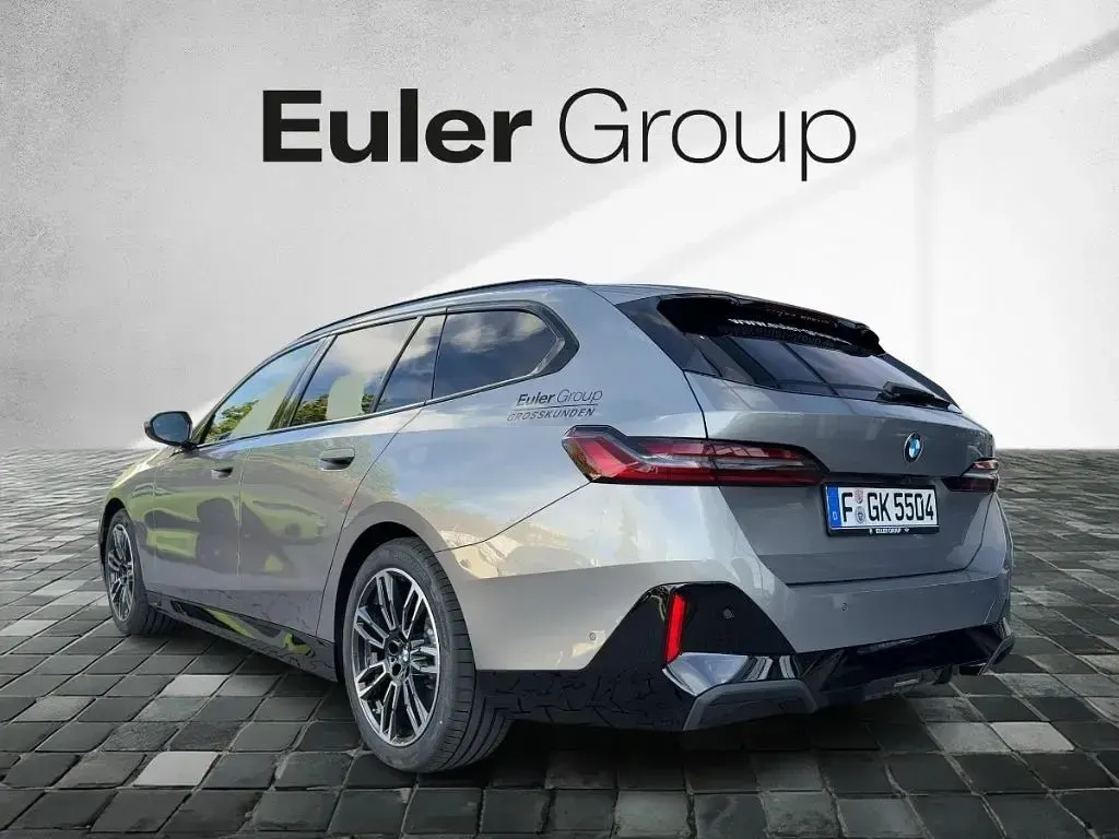 Gebraucht BMW 540 Performance 286 PS (210 kW) 2026 Oxidgrau ii metallic Kombi
