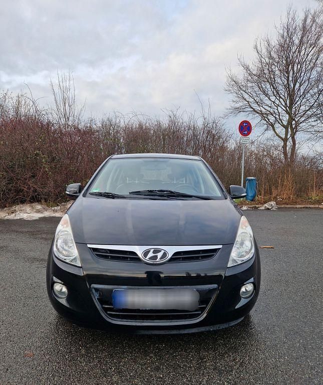 Gebraucht Hyundai i20 Edition 77 PS (56 kW) 2011 Schwarz Kleinwagen