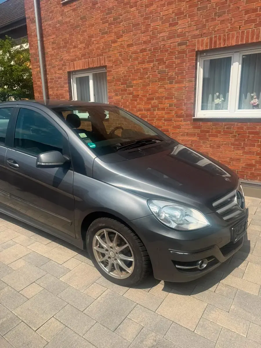 Gebraucht Mercedes B180 110 PS (80 kW) 2010 Grau Van / Kleinbus
