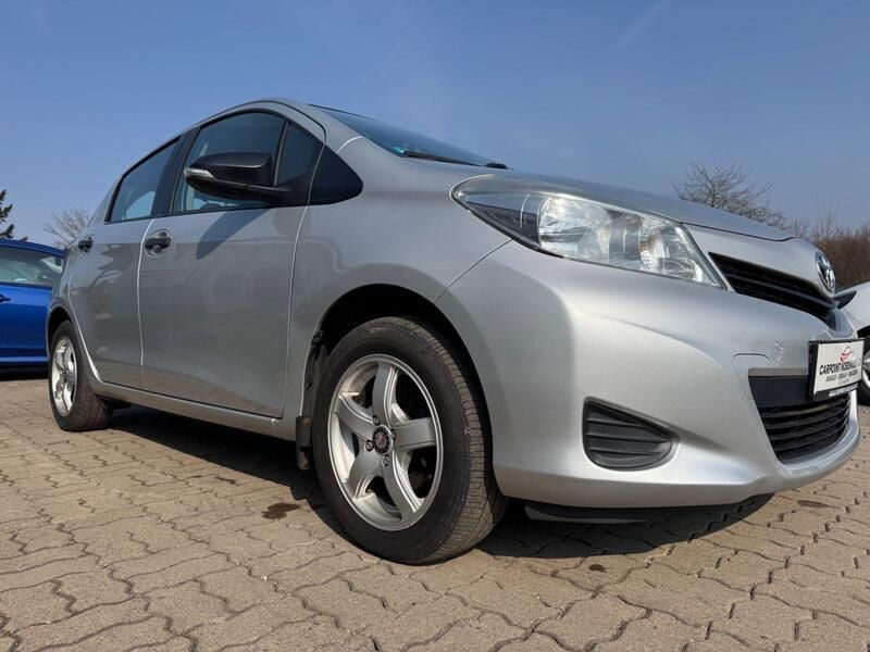 Silber Gebraucht 2012 Toyota Yaris Cool Kleinwagen | 6.899 € (Fairer Preis) - Bild 1/4