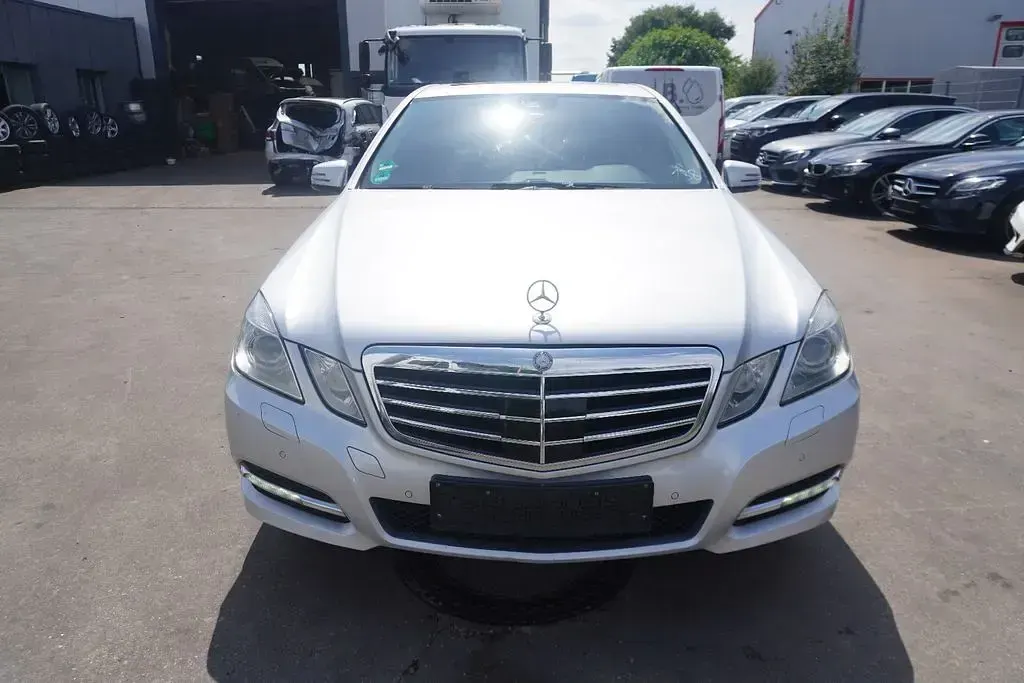 Gebraucht Mercedes E350 Avantgarde 265 PS (194 kW) 2012 Silber Limousine