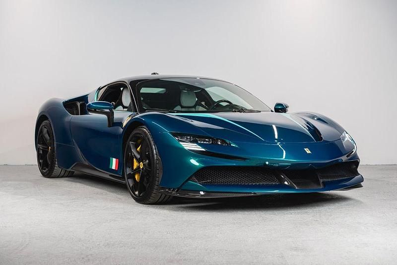 Neu Ferrari SF90 2025 Grün