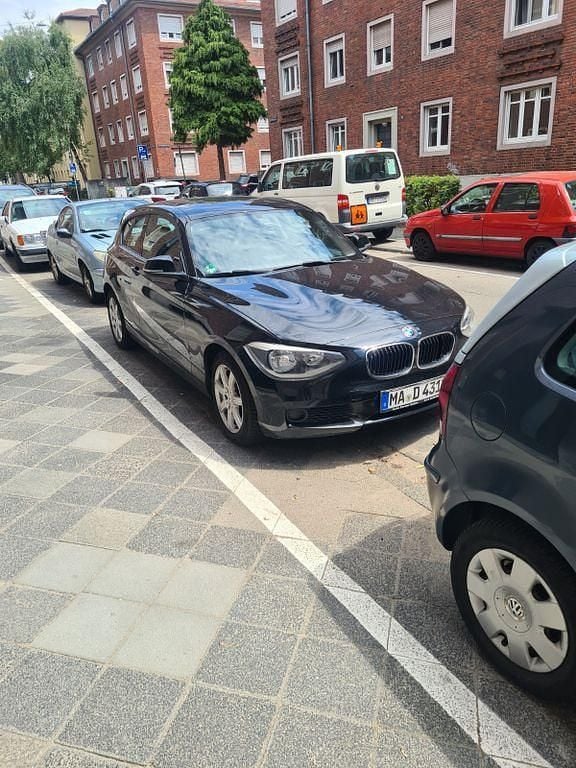 Schwarz Gebraucht 2012 BMW 116 Kleinwagen | 5.700 € (Guter Preis) - Bild 1/4