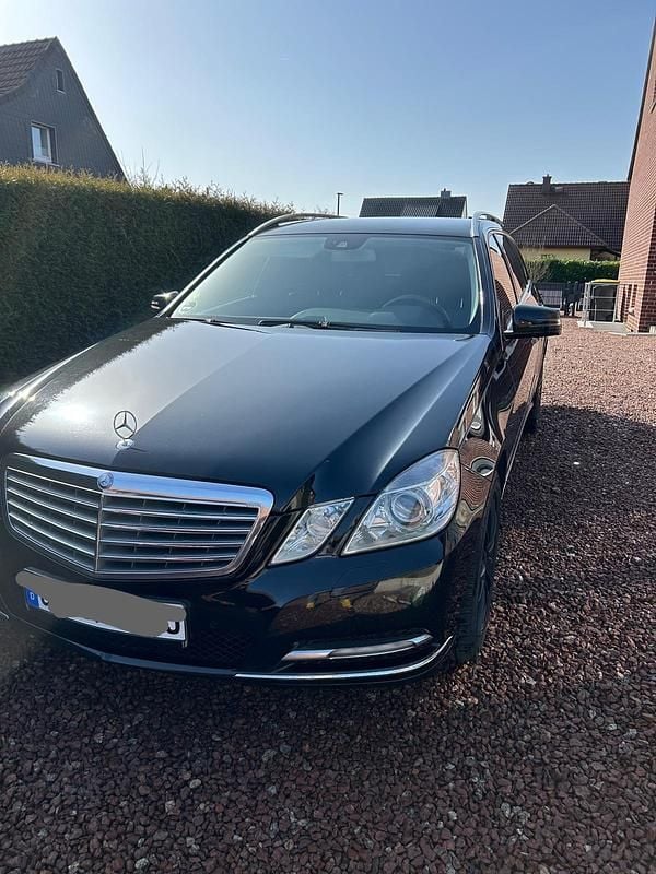 Gebraucht Mercedes E250 204 PS (150 kW) 2012 Schwarz Kombi