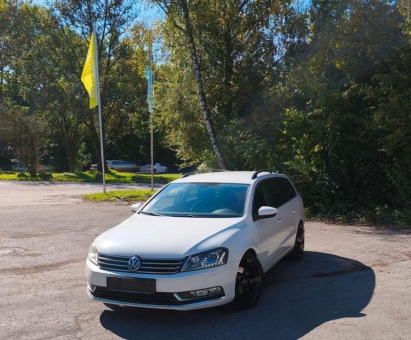 Weiß Gebraucht 2012 VW Passat Comfortline Kombi | 7.699 € (Fairer Preis) - Bild 1/4