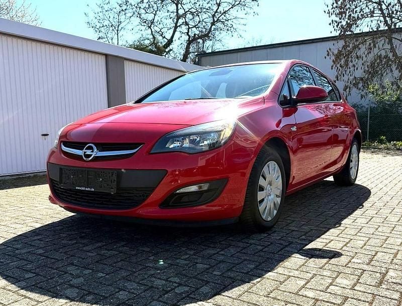 Gebraucht Opel Astra 116 PS (85 kW) 2015 Rot Limousine