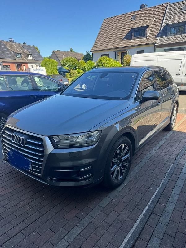 Grau Gebraucht 2015 Audi Q7 Ambiente SUV | 24.900 € (Fairer Preis) - Bild 1/4