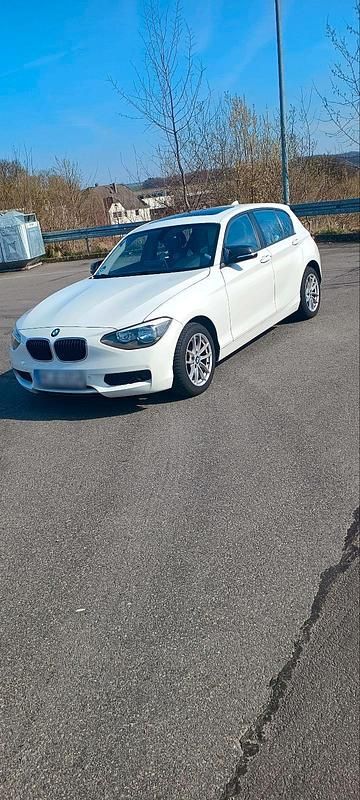 Gebraucht BMW 114 95 PS (69 kW) 2014 Weiß Kleinwagen
