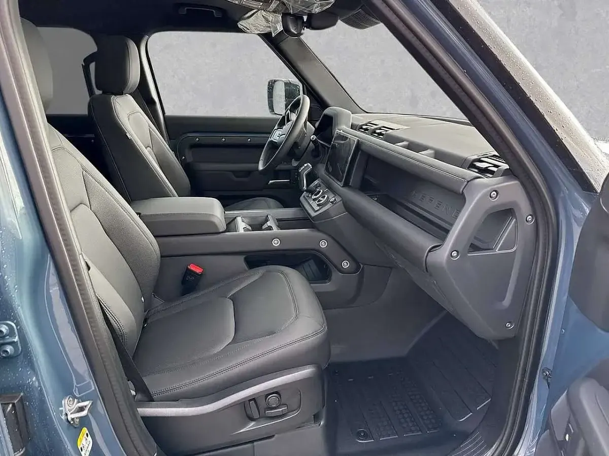 Gebraucht Land Rover Defender SE Dynamic 300 PS (220 kW) 2025 Blau SUV