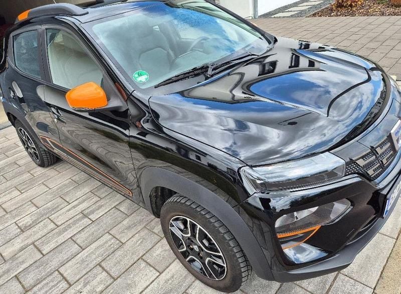 Schwarz Gebraucht 2022 Dacia Spring Comfort Plus Kleinwagen | 8.760 € (Guter Preis) - Bild 1/4
