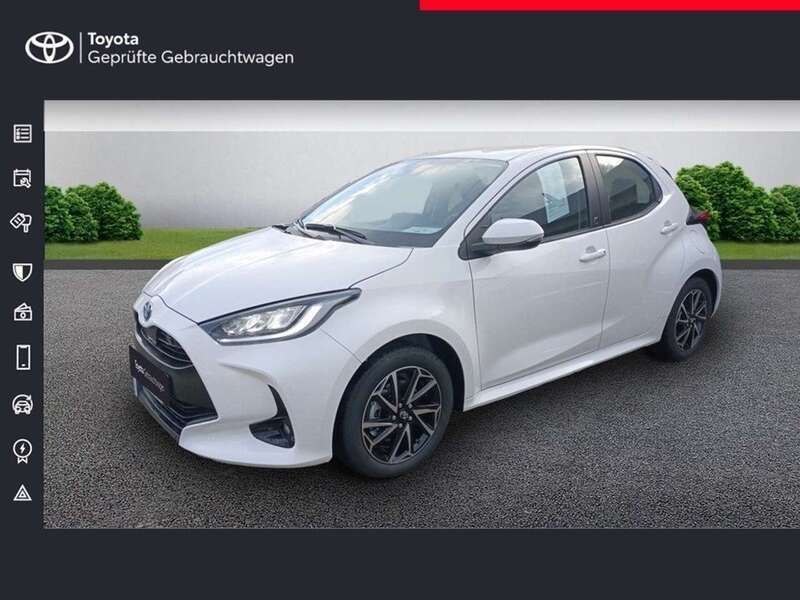 Schneeweiß Gebraucht 2023 Toyota Yaris Hybrid Comfort Limousine | 20.790 € (Fairer Preis) - Bild 1/4