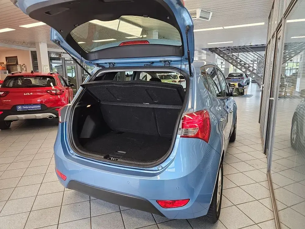 Gebraucht Hyundai ix20 125 PS (91 kW) 2014 Blau Kleinwagen