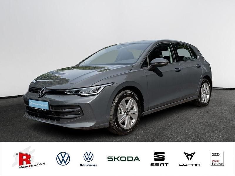 Grau Gebraucht 2025 VW Golf VIII Life Limousine | 33.740 € (Teuer) - Bild 1/4
