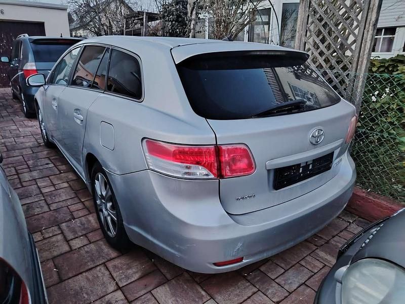 Gebraucht Toyota Avensis Edition 150 PS (110 kW) 2010 Kombi