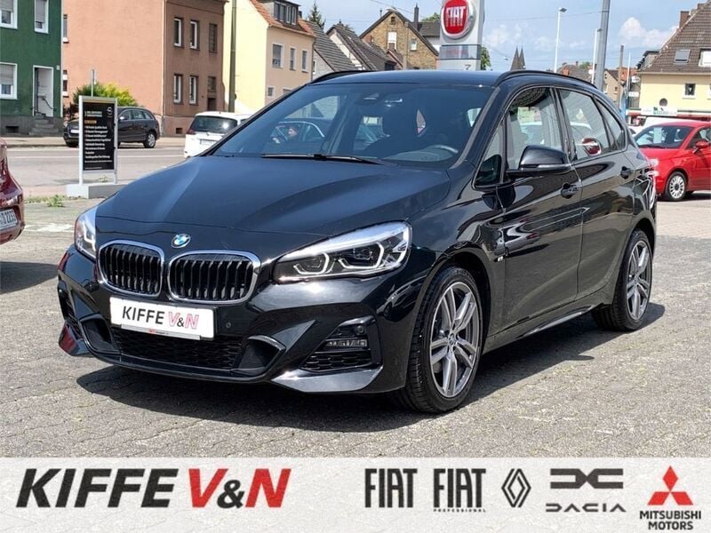 Black sapphire metallic Gebraucht 2018 BMW 220 Active Tourer M Sport Van / Kleinbus | 20.340 € (Fairer Preis) - Bild 1/4
