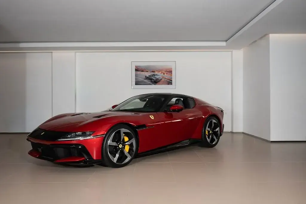 Gebraucht Ferrari 12 Cilindri 829 PS (609 kW) 2025 Rot Cabrio