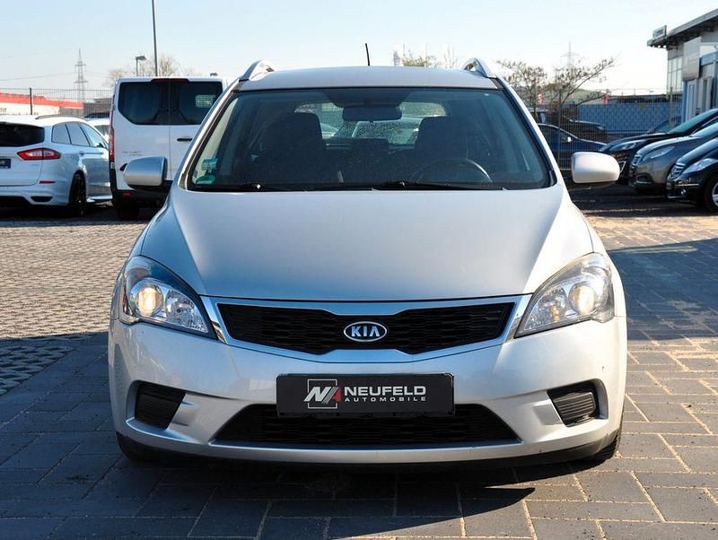 Gebraucht Kia Ceed 125 PS (91 kW) 2012 Silber Kleinwagen
