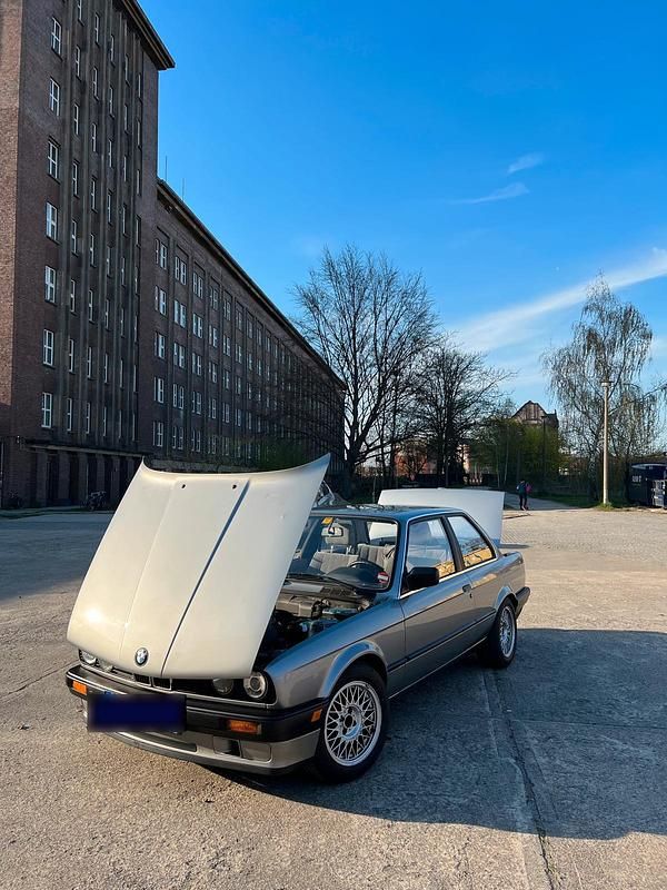 Gebraucht BMW 316 100 PS (73 kW) 1989 Silber Limousine