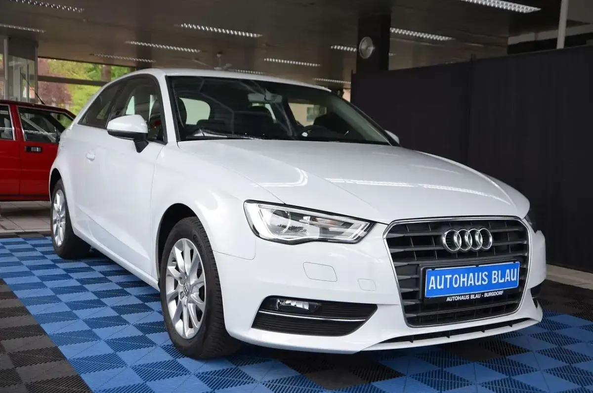 Gebraucht Audi A3 Attraction 110 PS (80 kW) 2016 Weiß Limousine
