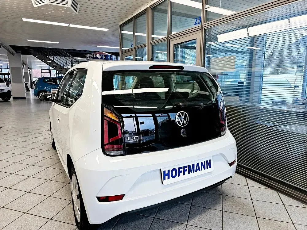 Używany VW up! move up! 65 KM (47 kW) 2021 Biały Hatchback