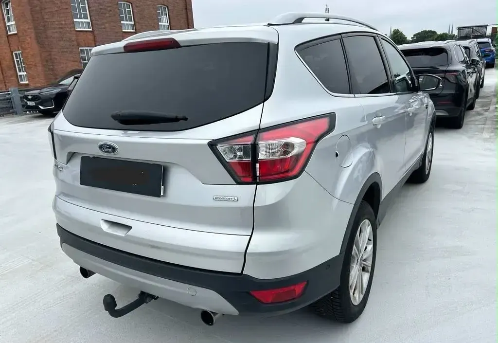 Gebraucht Ford Kuga Titanium 150 PS (110 kW) 2018 Silber SUV