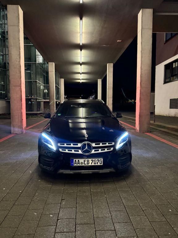 Gebraucht Mercedes GLA180 122 PS (89 kW) 2018 Schwarz SUV