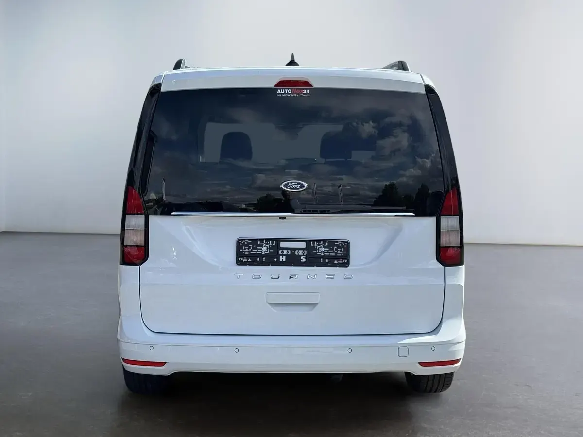 Neu Ford Tourneo Titanium 116 PS (85 kW) 2026 Weiß Van / Kleinbus