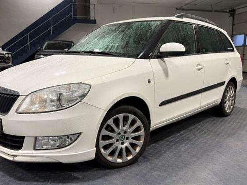 Gebraucht Skoda Fabia 105 PS (77 kW) 2013 Weiss Limousine