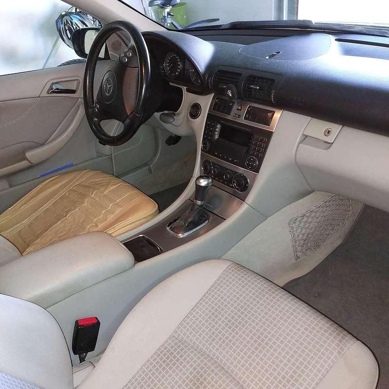 Gebraucht Mercedes C180 143 PS (105 kW) 2006 Blau Coupé