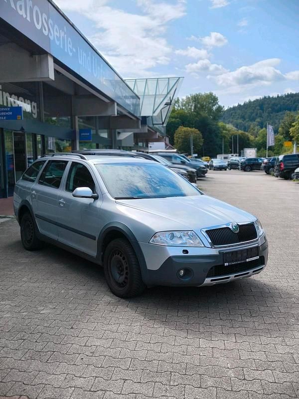 Silber Gebraucht 2008 Skoda Octavia Scout Scout 4x4 Kombi | 3.975 € (Etwas zu teuer) - Bild 1/4