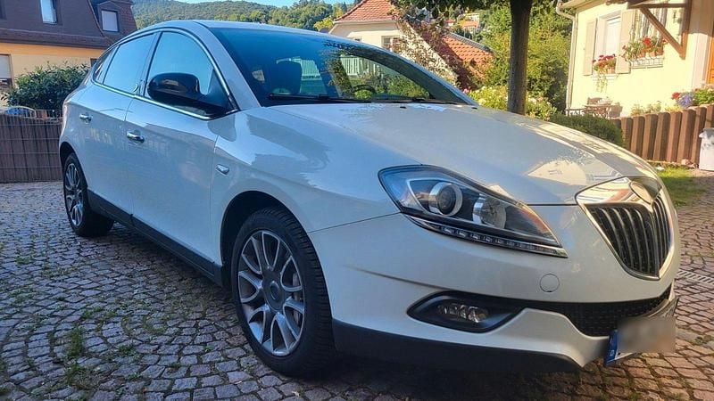 Weiß Gebraucht 2009 Lancia Delta Limousine | 6.200 € (Fairer Preis) - Bild 1/4