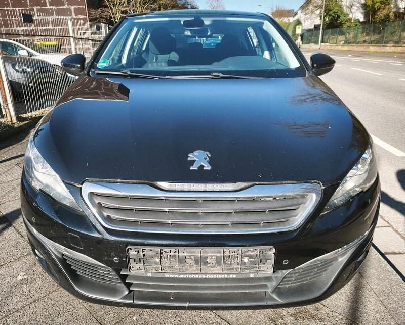 Gebraucht Peugeot 308 Active 131 PS (96 kW) 2014 Schwarz Limousine
