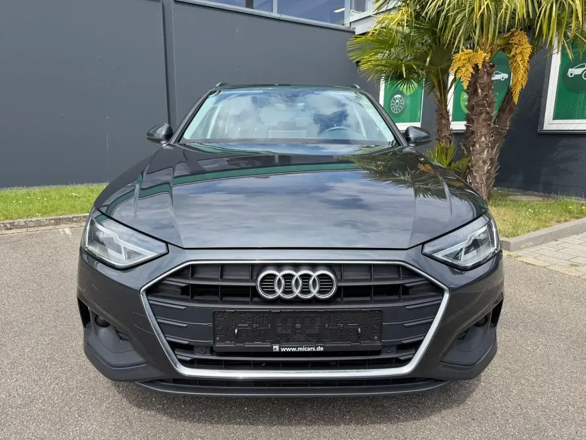 Gebraucht Audi A4 Basis 136 PS (100 kW) 2022 Grau Kombi