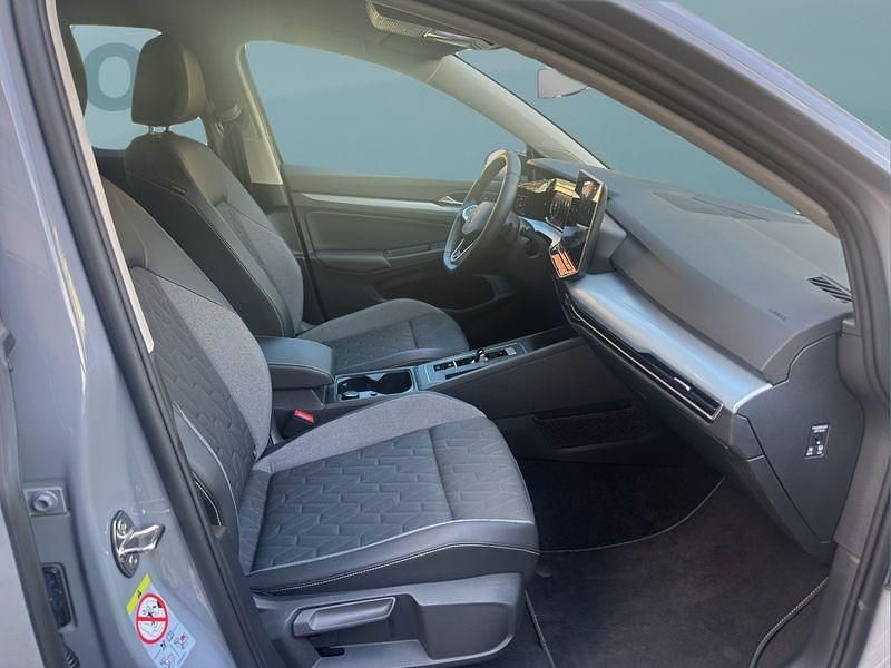 Gebraucht VW Golf VIII 150 PS (110 kW) 2025 Grau Kleinwagen