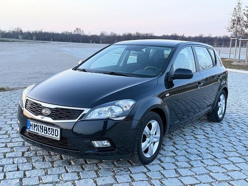 Gebraucht Kia Ceed 90 PS (66 kW) 2011 Schwarz Kleinwagen