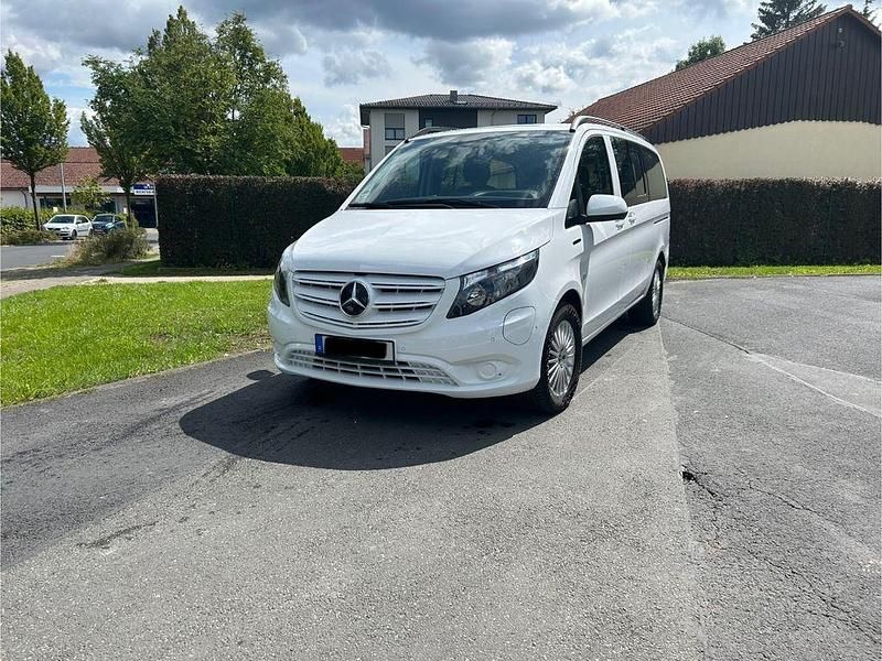 Weiß Gebraucht 2024 Mercedes e-Vito Van / Kleinbus | 44.999 € (Guter Preis) - Bild 1/4