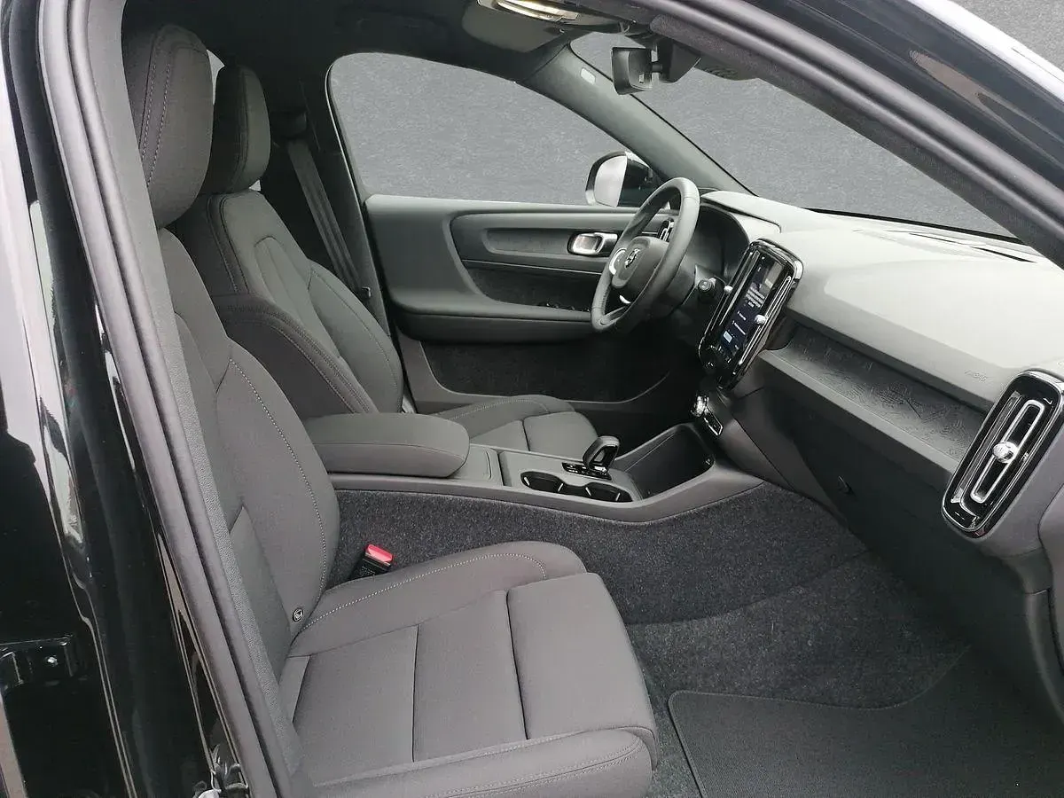 Nowe Volvo EX40 Plus 185 kW (252 KM) 2026 Czarny SUV
