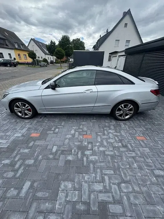 Gebraucht Mercedes E250 211 PS (155 kW) 2013 Silber Coupé