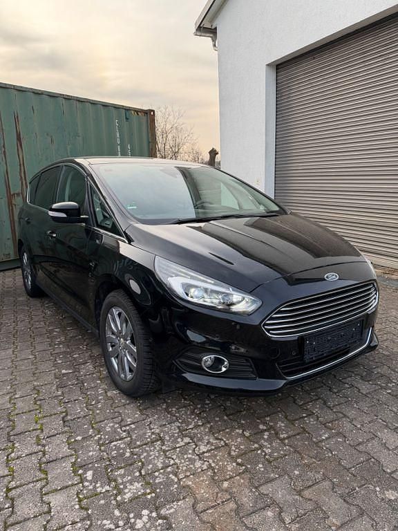 Gebraucht Ford S-MAX Titanium 179 PS (131 kW) 2017 Schwarz Van / Kleinbus