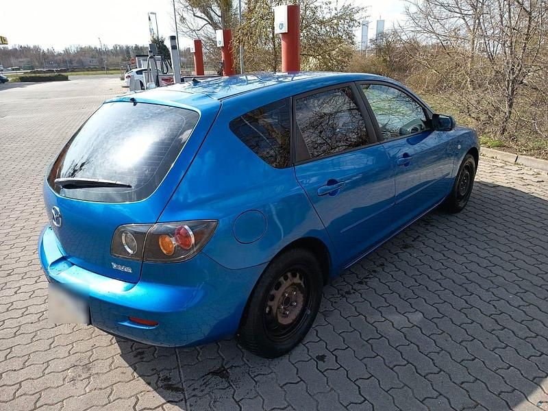 Usata Mazda 3 Active 105 CV (77 kW) 2006 Blu Berlina