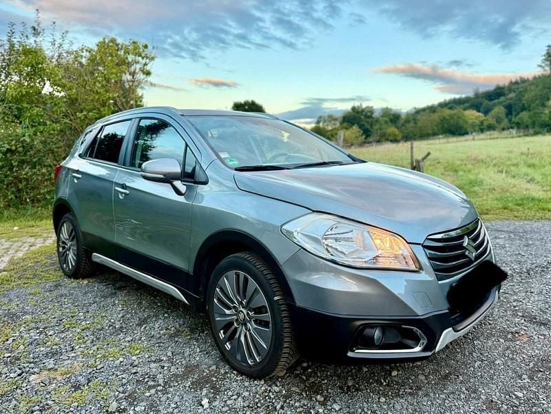 Grau Gebraucht 2015 Suzuki SX4 S-Cross SUV | 9.999 € (Guter Preis) - Bild 1/4