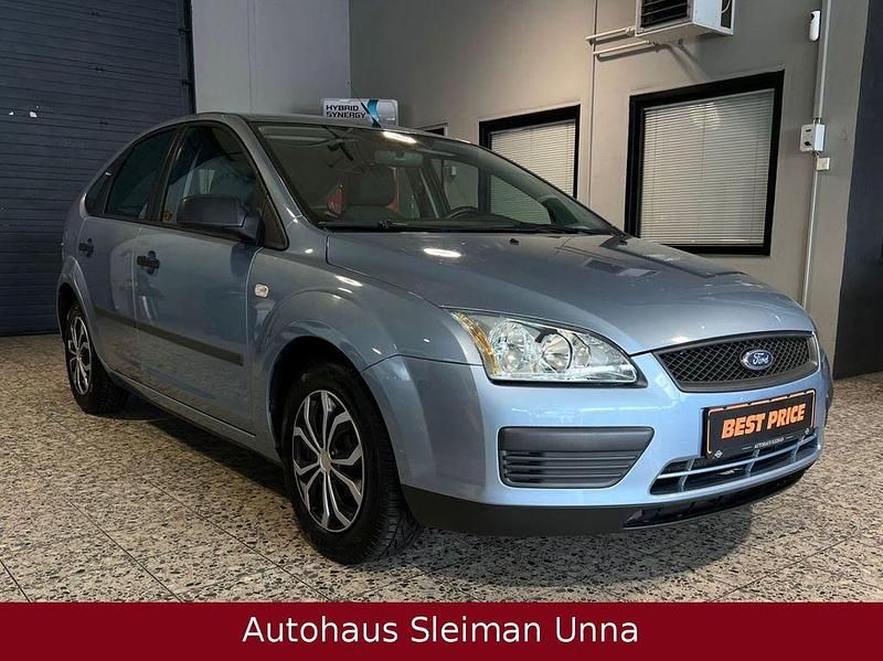 Blau Gebraucht 2006 Ford Focus Trend Limousine | 2.890 € (Fairer Preis) - Bild 1/4