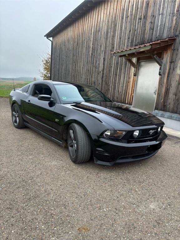 Schwarz Gebraucht 2010 Ford Mustang Coupé | 18.975 € (Fairer Preis) - Bild 1/4