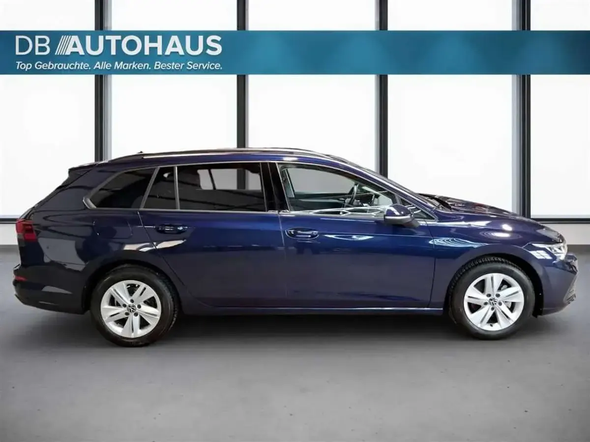 Gebraucht VW Golf VIII Life 110 PS (80 kW) 2024 Blau Kombi