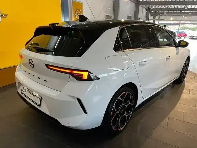 Gebraucht Opel Astra S 131 PS (96 kW) 2023 Weiß Kleinwagen