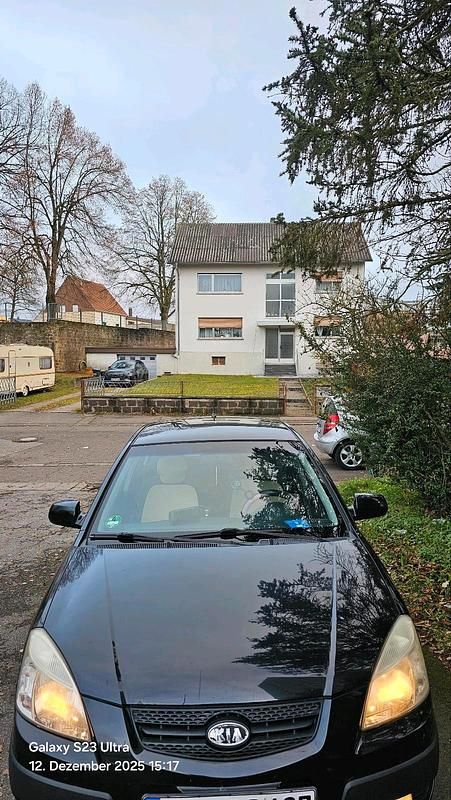 Schwarz Gebraucht 2006 Kia Rio Limousine | 1.299 € (Fairer Preis) - Bild 1/4