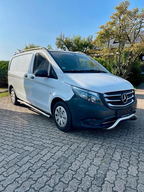 Weiß Gebraucht 2016 Mercedes Vito Van / Kleinbus | 12.000 € - Bild 1/4
