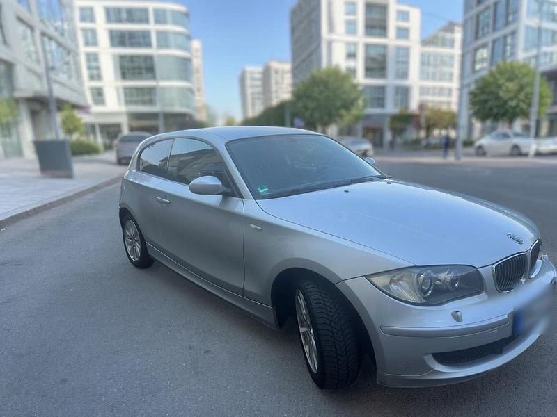 Second-hand BMW 116 122 CP (89 kW) 2009 Argintiu Hatchback